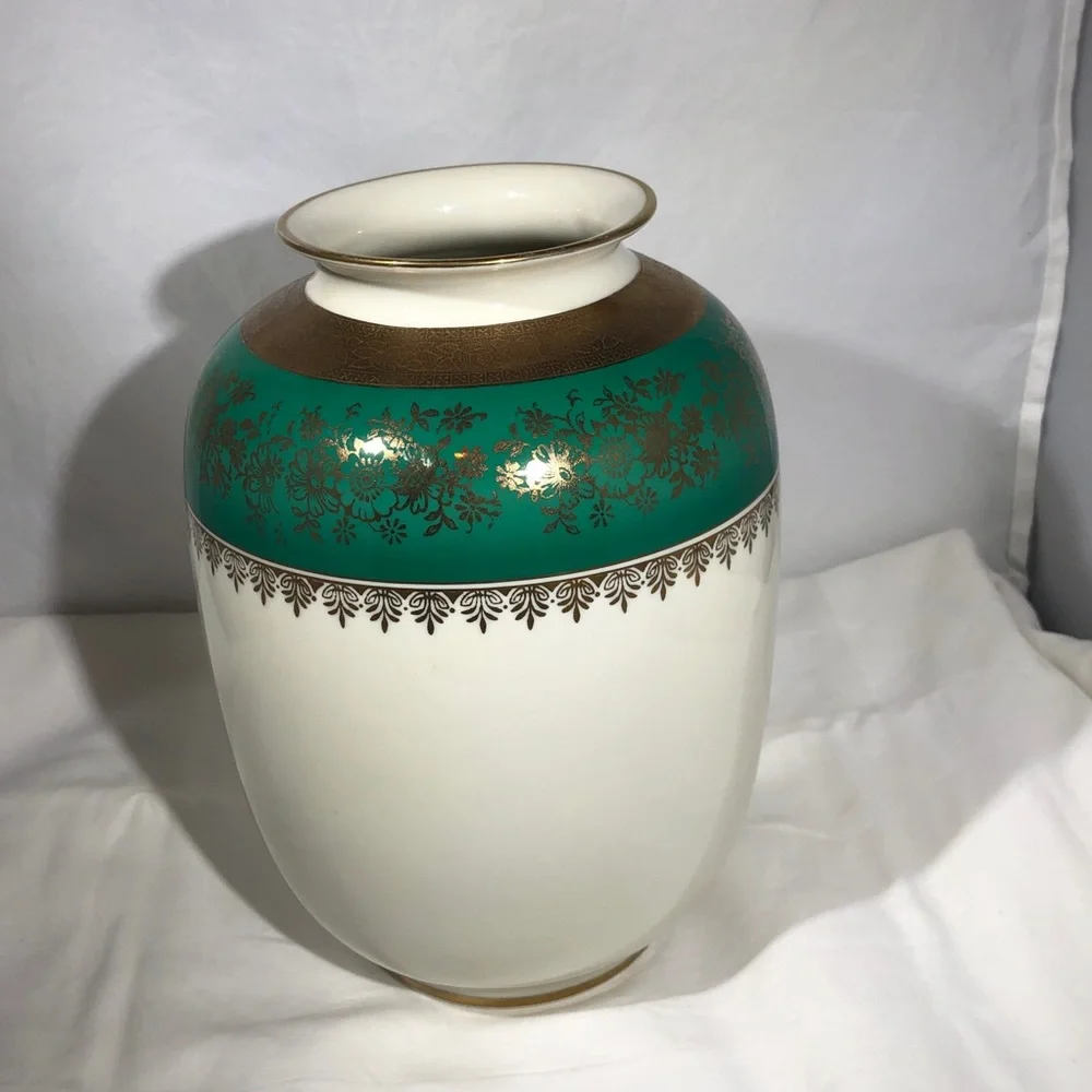 VINTAGE ESCHEBACH OF GERMANY 1945 WHITE, GREEN & GOLD PORCELAIN VASE